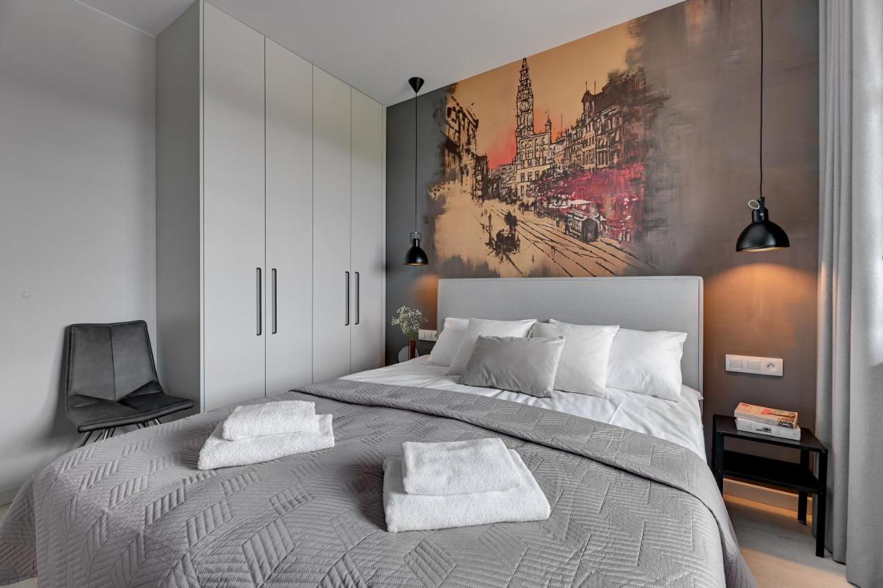 Flatbook - City Center Apartments Doki Living Гданск Екстериор снимка
