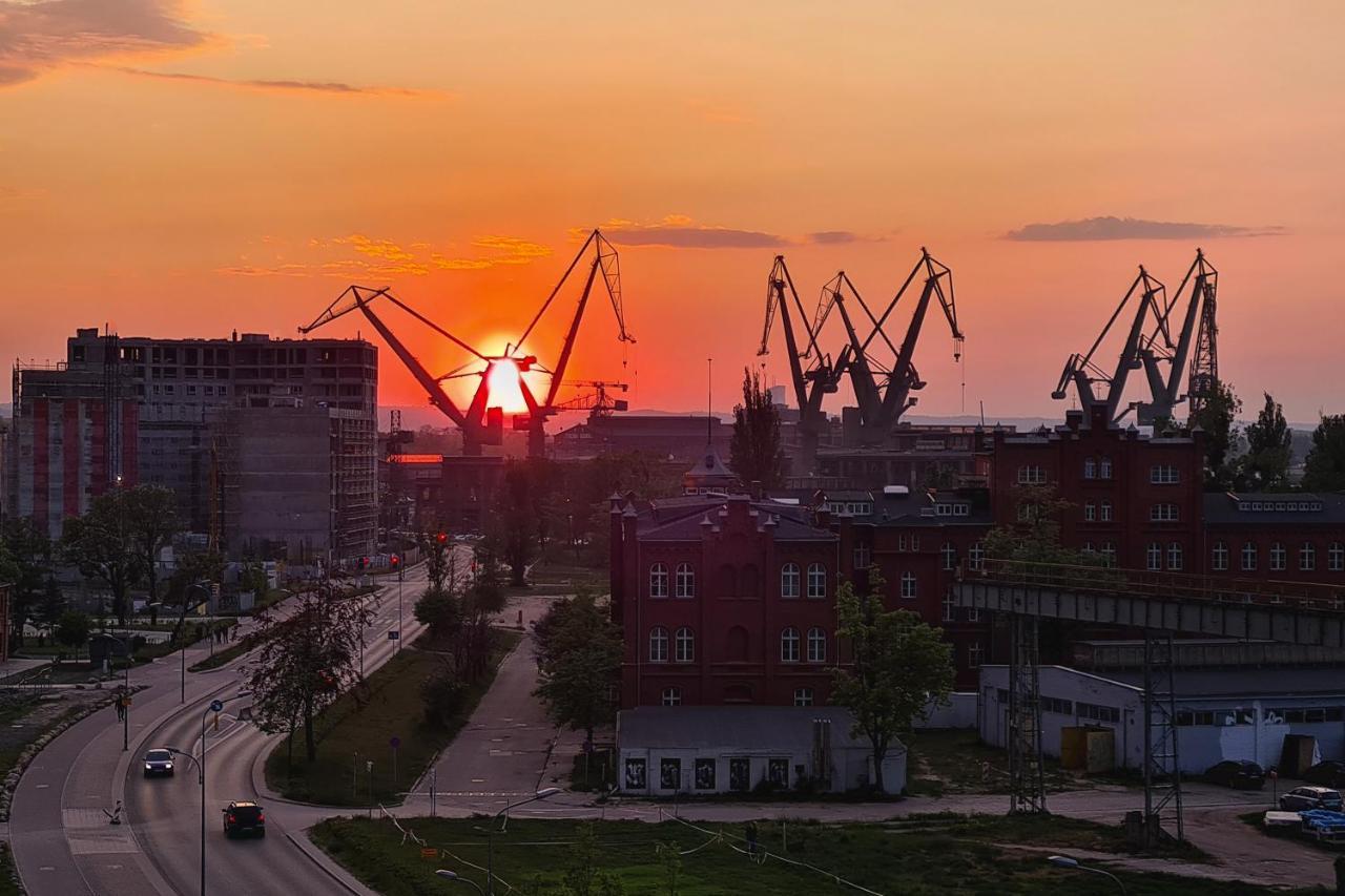 Flatbook - City Center Apartments Doki Living Гданск Екстериор снимка