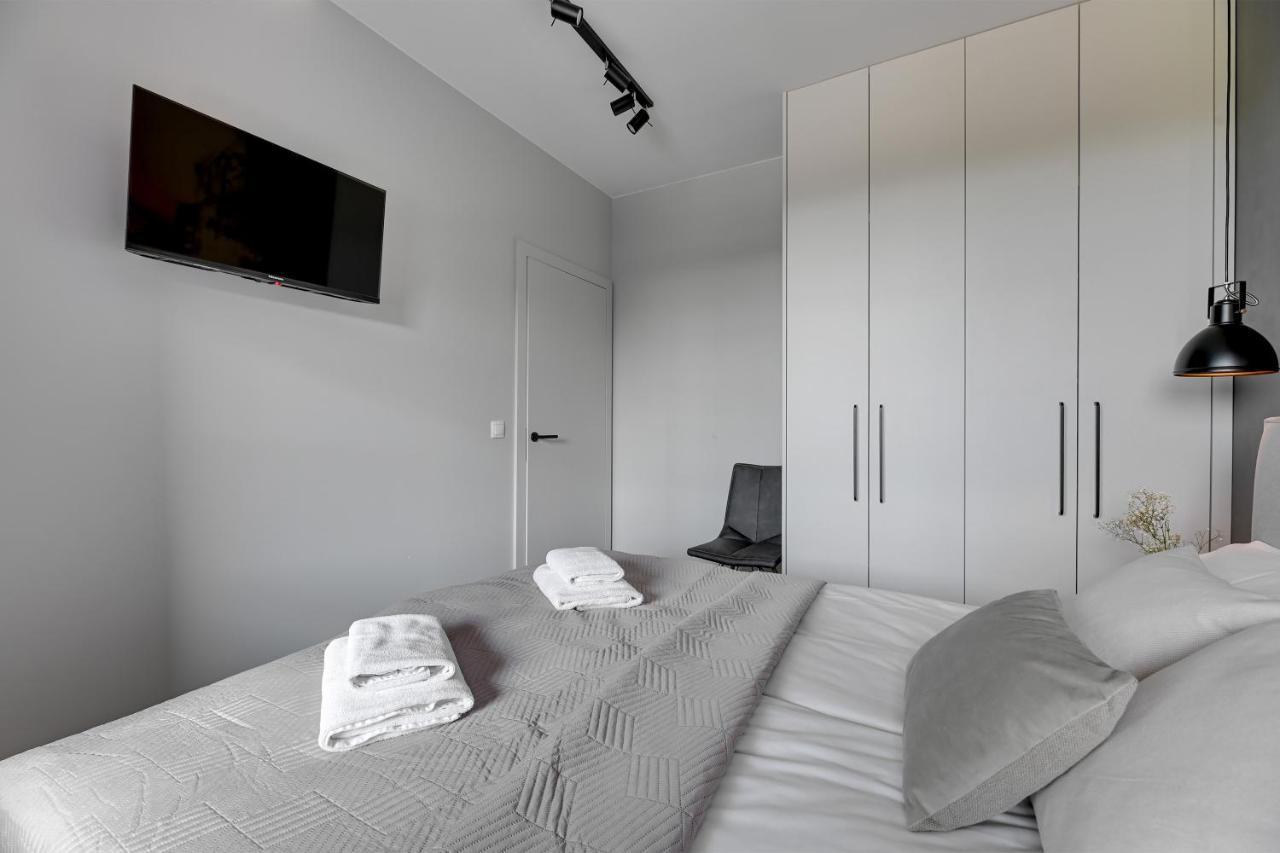 Flatbook - City Center Apartments Doki Living Гданск Екстериор снимка