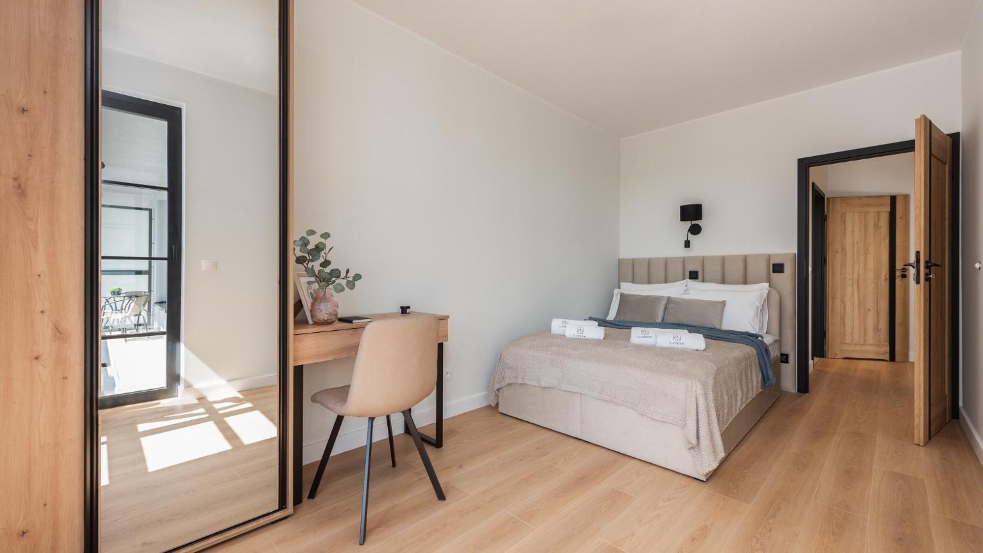 Flatbook - City Center Apartments Doki Living Гданск Екстериор снимка