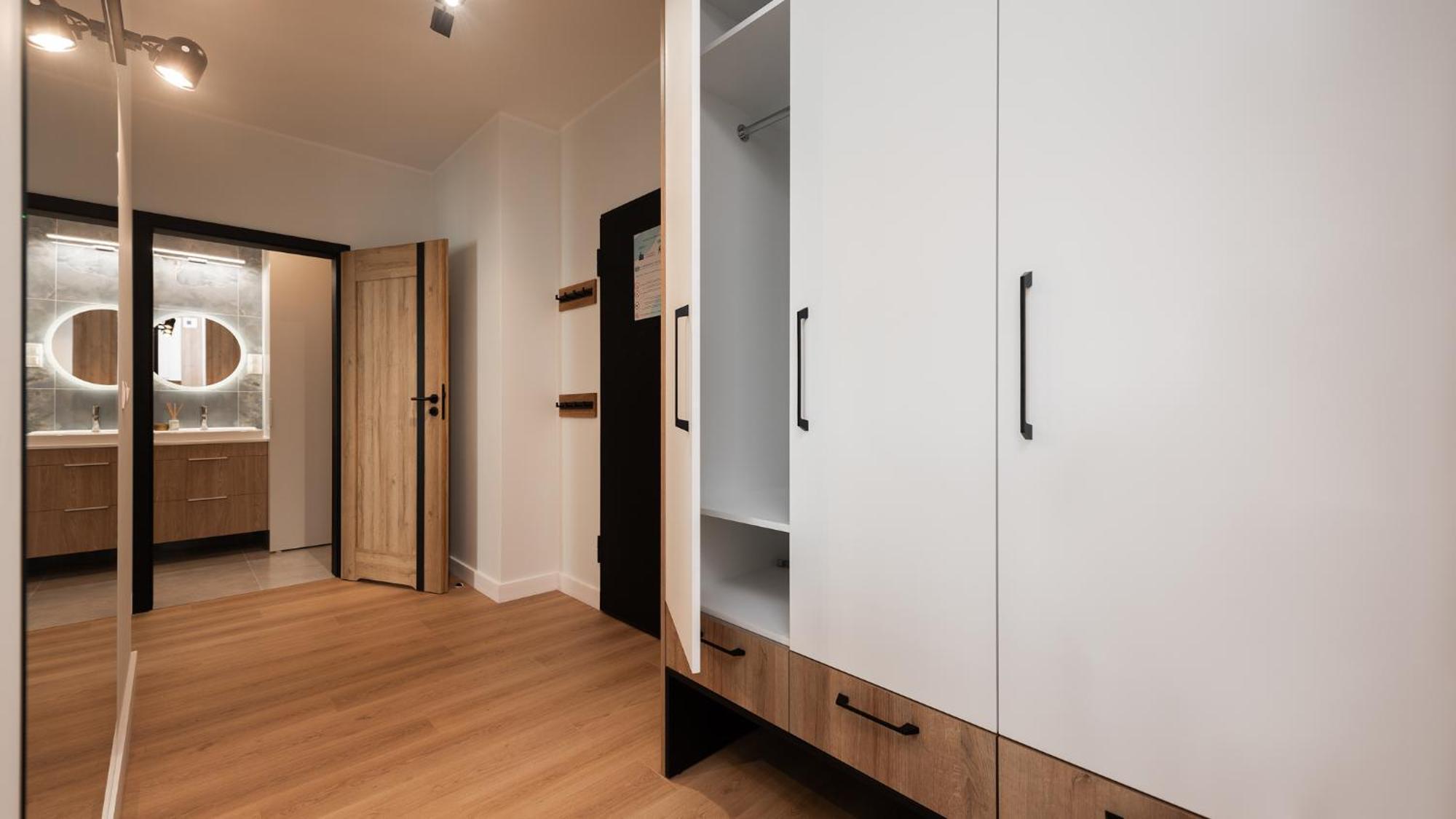 Flatbook - City Center Apartments Doki Living Гданск Стая снимка