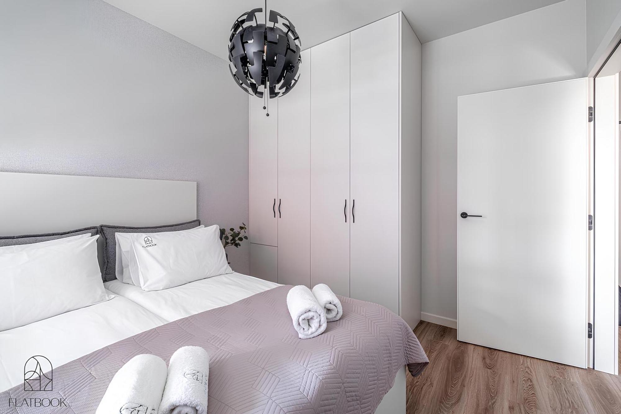 Flatbook - City Center Apartments Doki Living Гданск Екстериор снимка