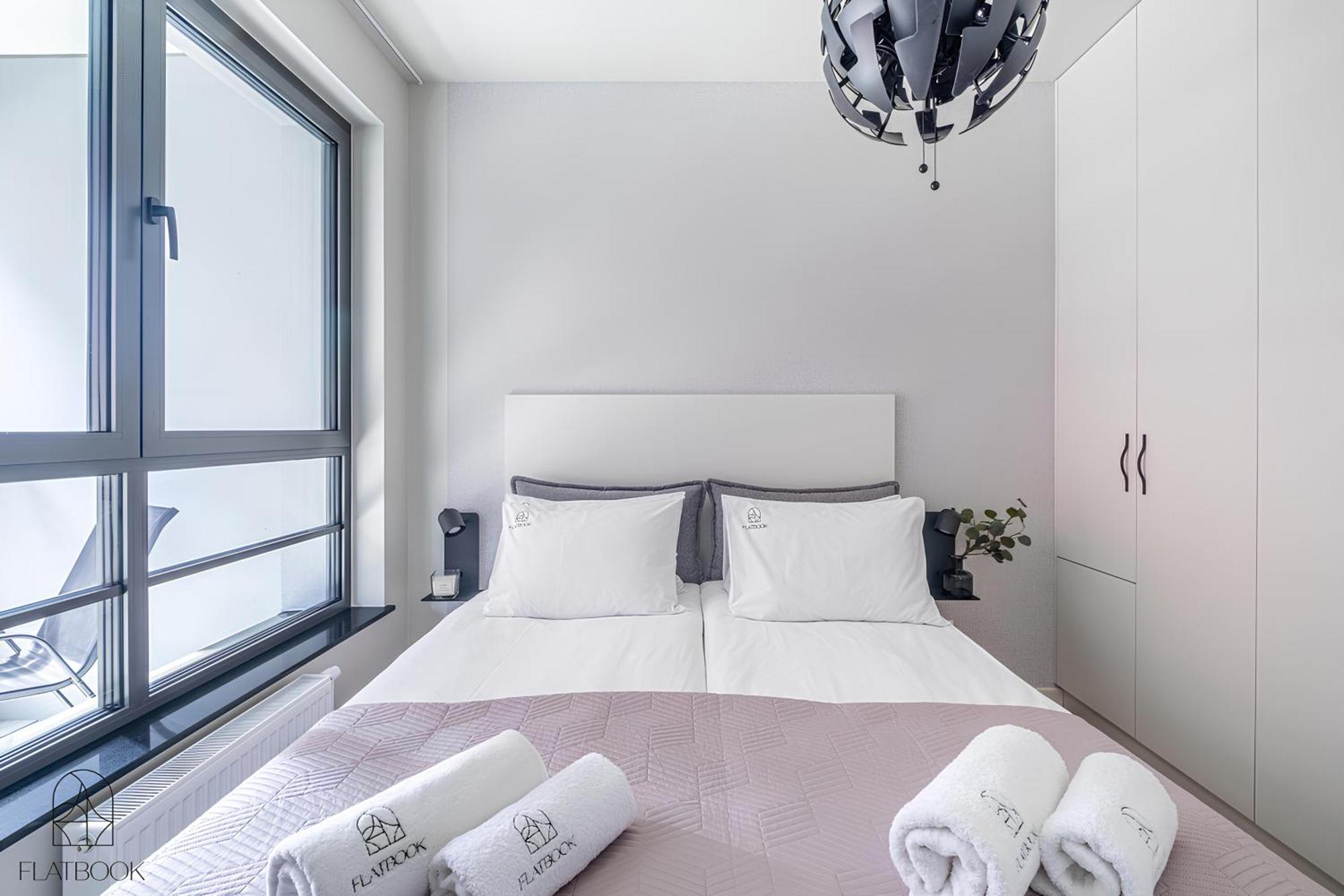 Flatbook - City Center Apartments Doki Living Гданск Екстериор снимка