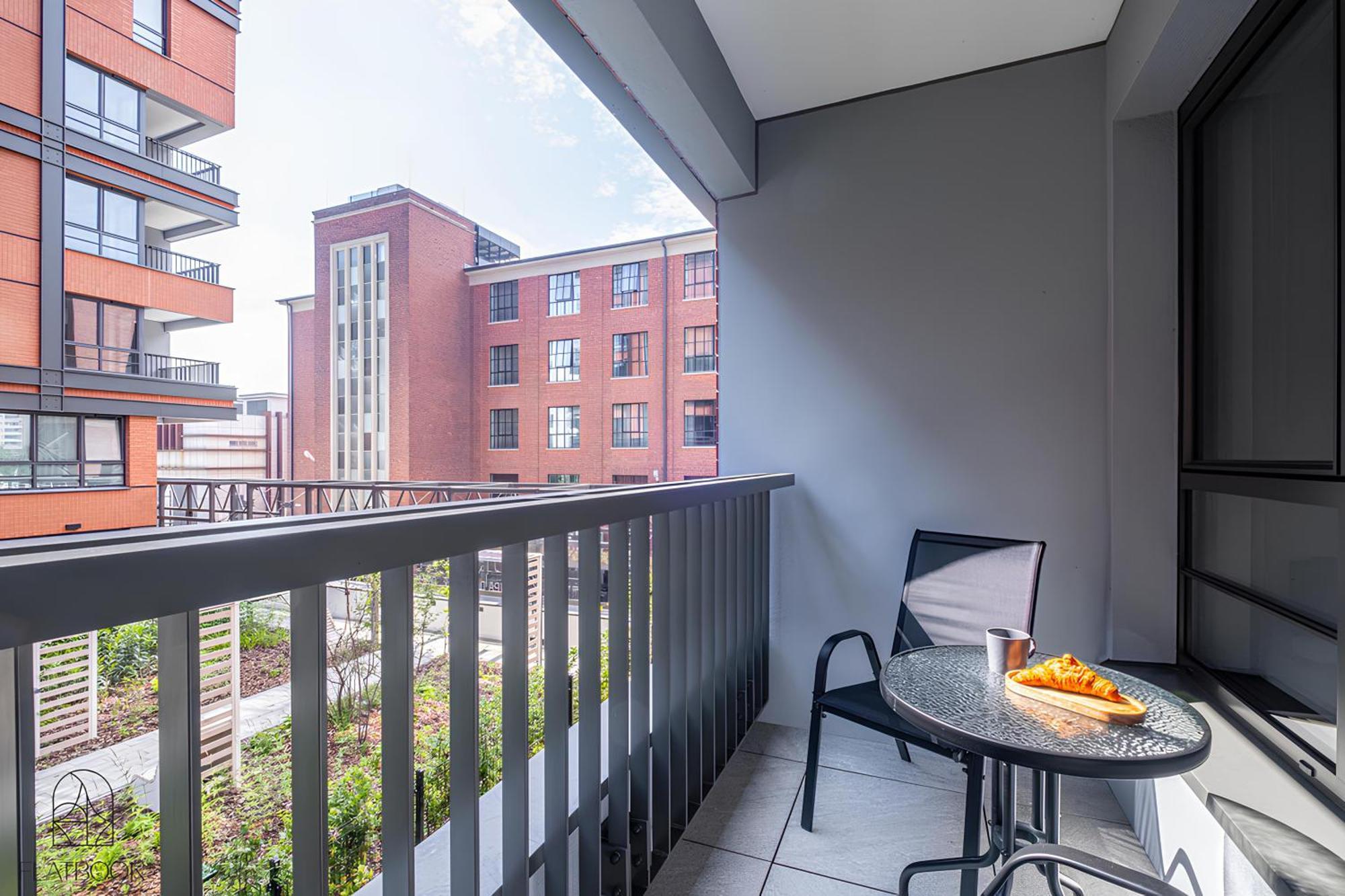 Flatbook - City Center Apartments Doki Living Гданск Екстериор снимка