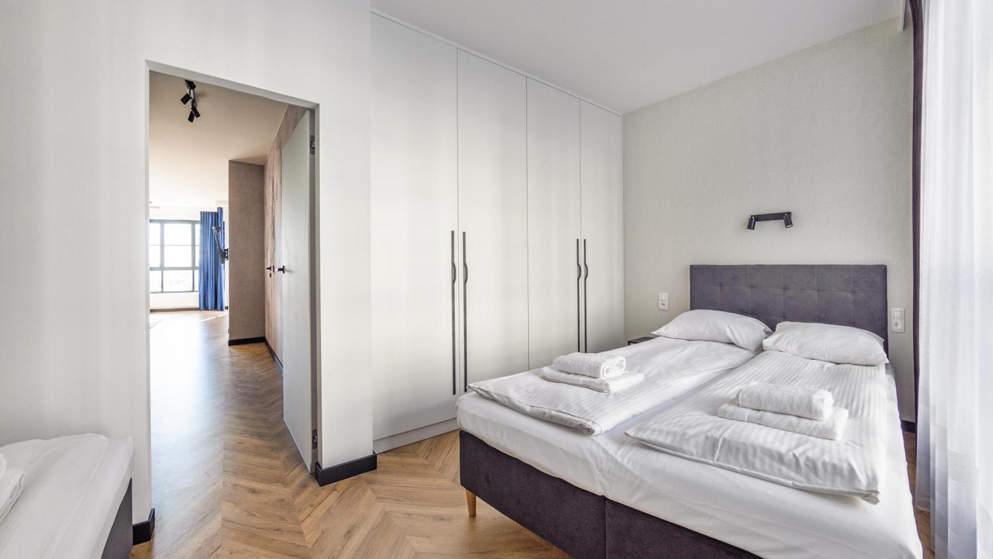 Flatbook - City Center Apartments Doki Living Гданск Екстериор снимка