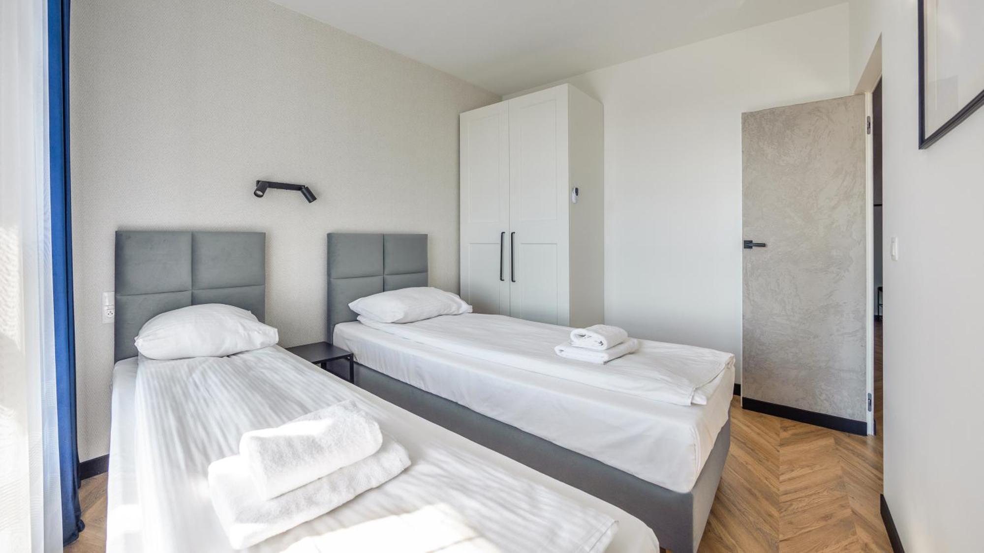 Flatbook - City Center Apartments Doki Living Гданск Екстериор снимка