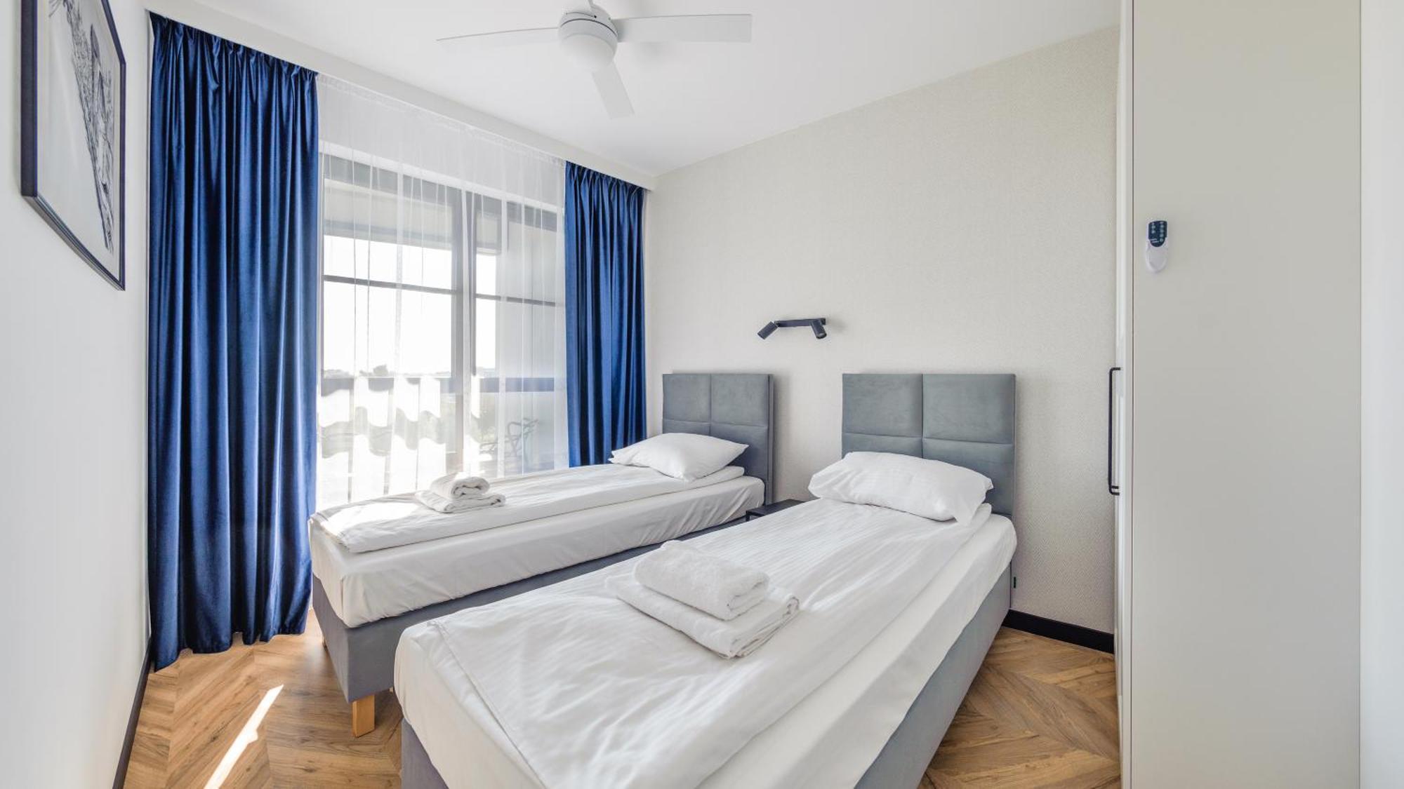 Flatbook - City Center Apartments Doki Living Гданск Екстериор снимка